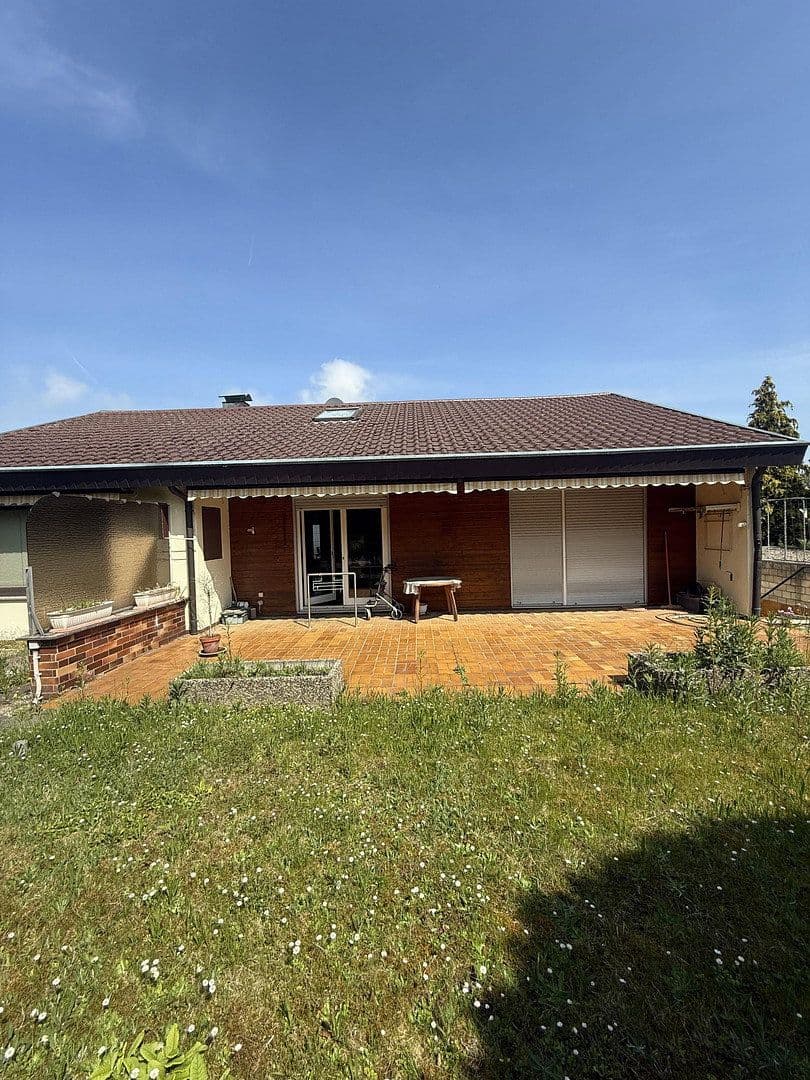 Prodej domu 106 m², pozemek 1.095 m², Mörikestraße 14, Eberdingen, Bádensko-Württembersko Prodej domu 106 m², pozemek 1.095 m², Mörikestraße 14, Eberdingen, Bádensko-Württembersko