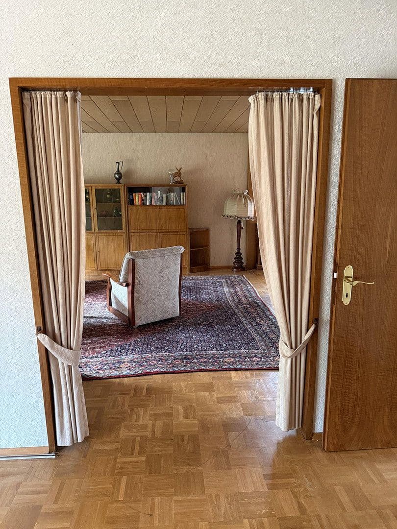Prodej domu 106 m², pozemek 1.095 m², Mörikestraße 14, Eberdingen, Bádensko-Württembersko Prodej domu 106 m², pozemek 1.095 m², Mörikestraße 14, Eberdingen, Bádensko-Württembersko