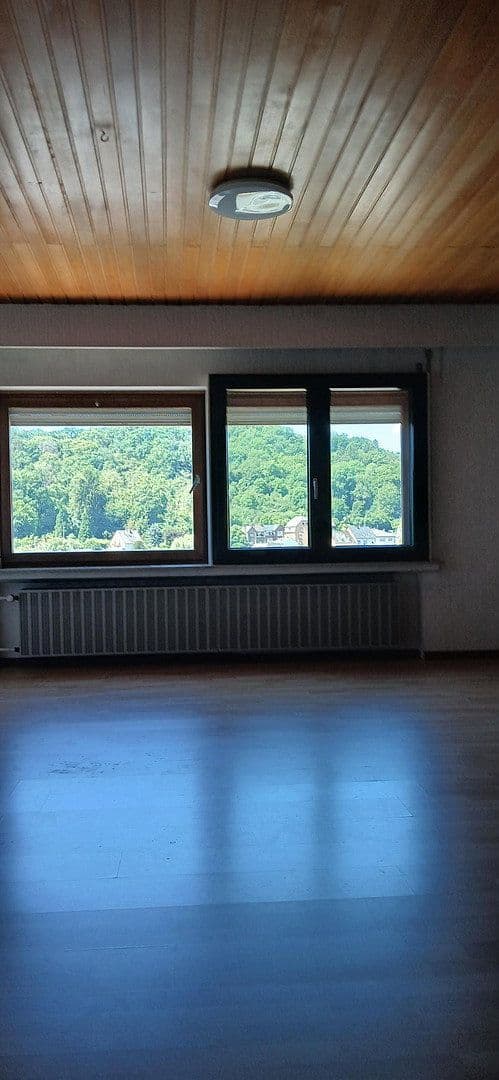 Prodej domu 220 m², pozemek 180 m², Kobachstrasse 60, Idar-Oberstein, Porýní-Falc Prodej domu 220 m², pozemek 180 m², Kobachstrasse 60, Idar-Oberstein, Porýní-Falc