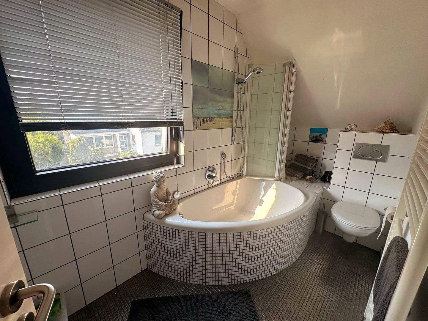 Prodej domu 244 m², pozemek 816 m², Allee 18, Neustadt bei Coburg, Bavorsko Prodej domu 244 m², pozemek 816 m², Allee 18, Neustadt bei Coburg, Bavorsko