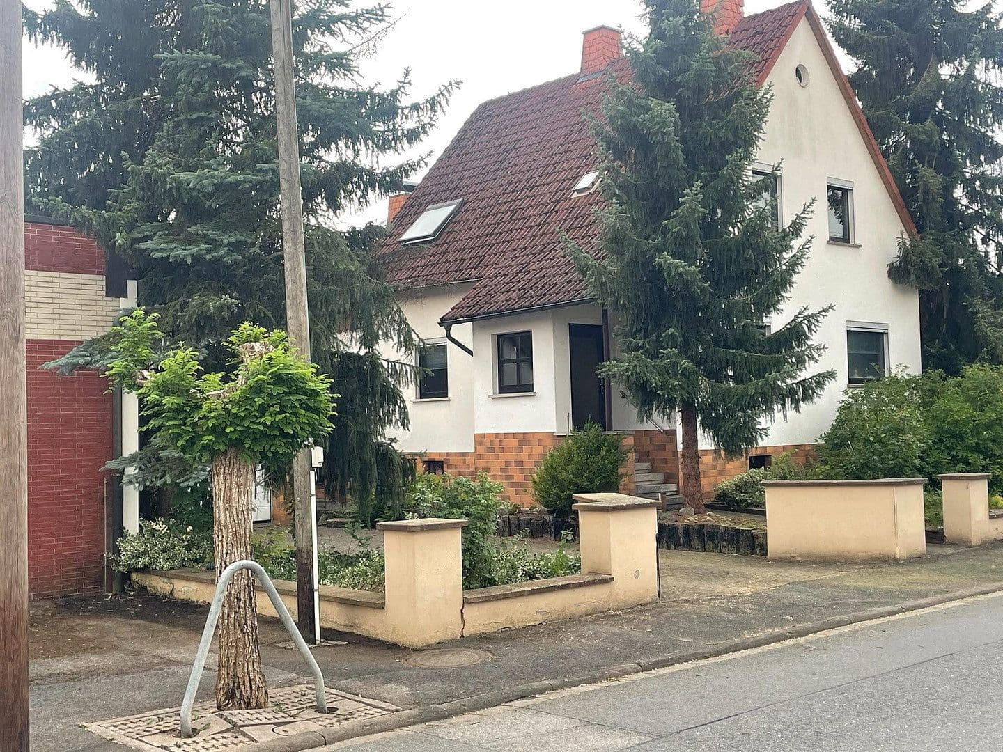 Prodej domu 244 m², pozemek 816 m², Allee 18, Neustadt bei Coburg, Bavorsko Prodej domu 244 m², pozemek 816 m², Allee 18, Neustadt bei Coburg, Bavorsko