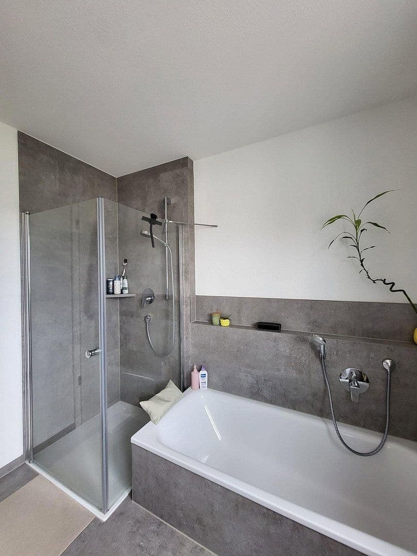Pronájem bytu 3+1 89 m², Schopfheimerstr. 20, Lörrach, Bádensko-Württembersko Pronájem bytu 3+1 89 m², Schopfheimerstr. 20, Lörrach, Bádensko-Württembersko