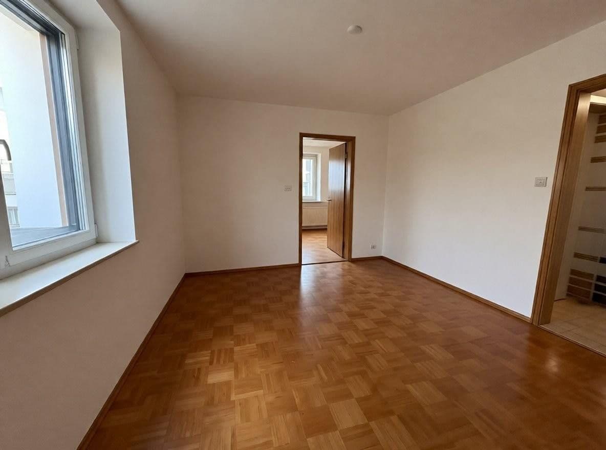 Prodej bytu 4+kk 110 m², Goethestraße 10, Dettingen unter Teck, Bádensko-Württembersko Prodej bytu 4+kk 110 m², Goethestraße 10, Dettingen unter Teck, Bádensko-Württembersko