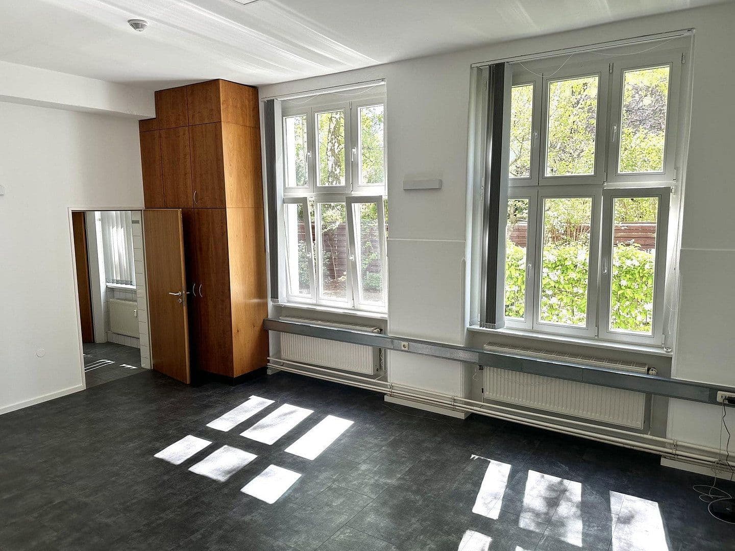 Pronájem kanceláře 33 m², Giesensdorfer Str. 29, Berlin, Berlín Pronájem kanceláře 33 m², Giesensdorfer Str. 29, Berlin, Berlín