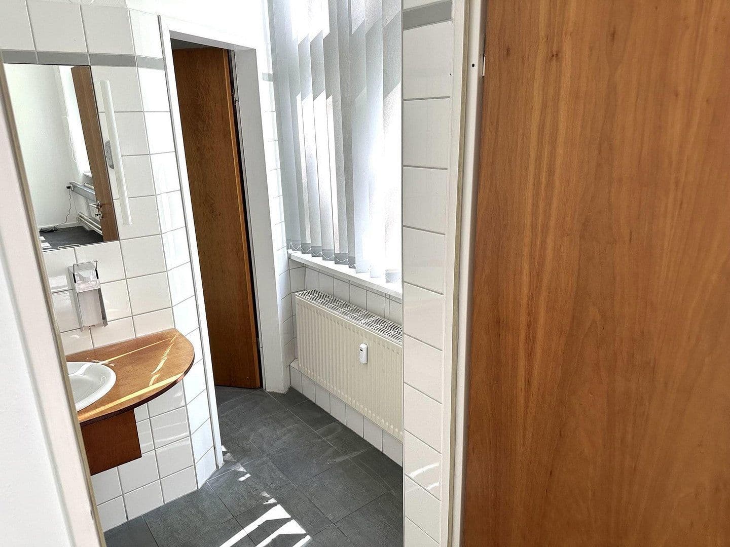 Pronájem kanceláře 33 m², Giesensdorfer Str. 29, Berlin, Berlín Pronájem kanceláře 33 m², Giesensdorfer Str. 29, Berlin, Berlín