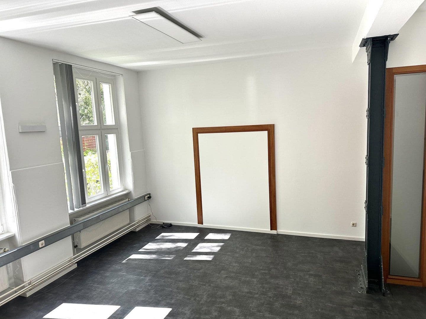 Pronájem kanceláře 33 m², Giesensdorfer Str. 29, Berlin, Berlín Pronájem kanceláře 33 m², Giesensdorfer Str. 29, Berlin, Berlín