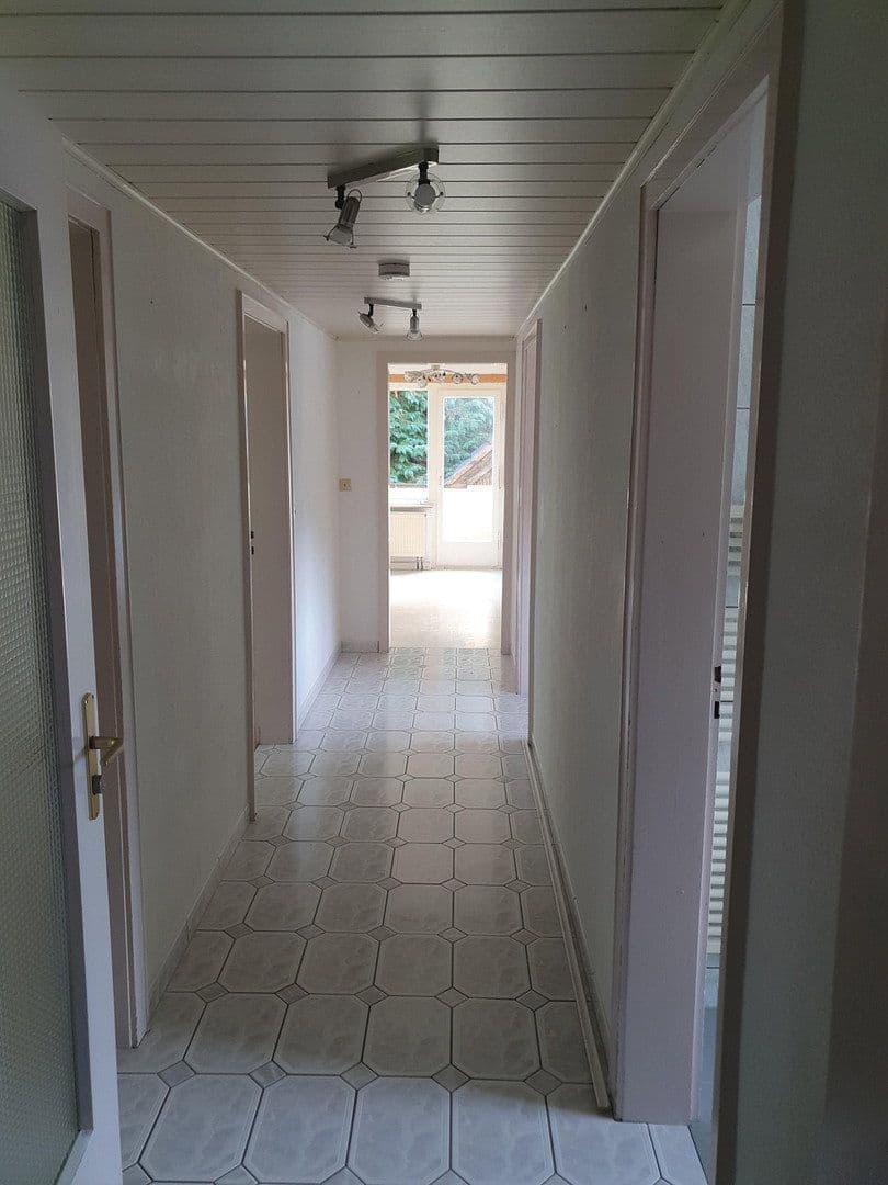 Prodej domu 260 m², pozemek 1.183 m², Häglesweg 14, Neuenbürg, Bádensko-Württembersko Prodej domu 260 m², pozemek 1.183 m², Häglesweg 14, Neuenbürg, Bádensko-Württembersko