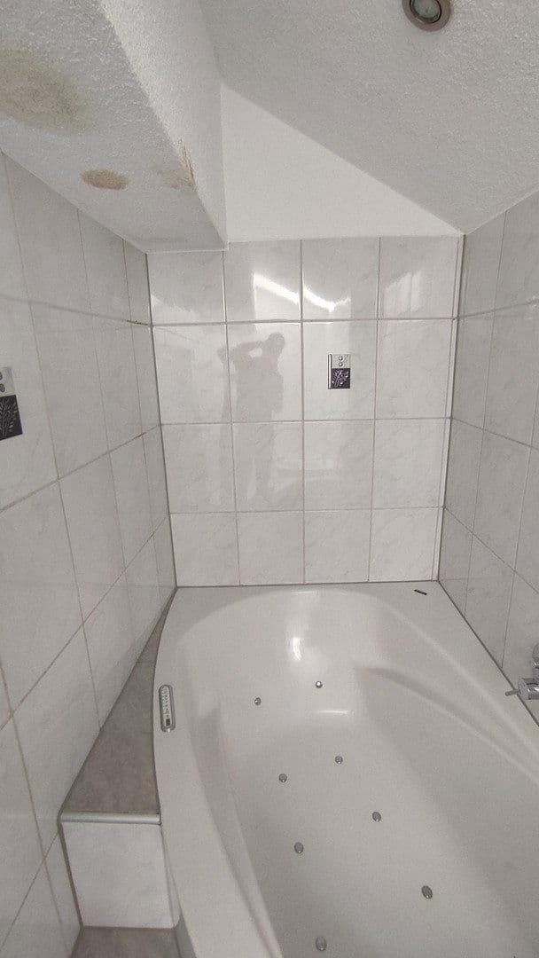 Pronájem bytu 3+1 94 m², Hauptstrasse 30, Pleidelsheim, Bádensko-Württembersko Pronájem bytu 3+1 94 m², Hauptstrasse 30, Pleidelsheim, Bádensko-Württembersko