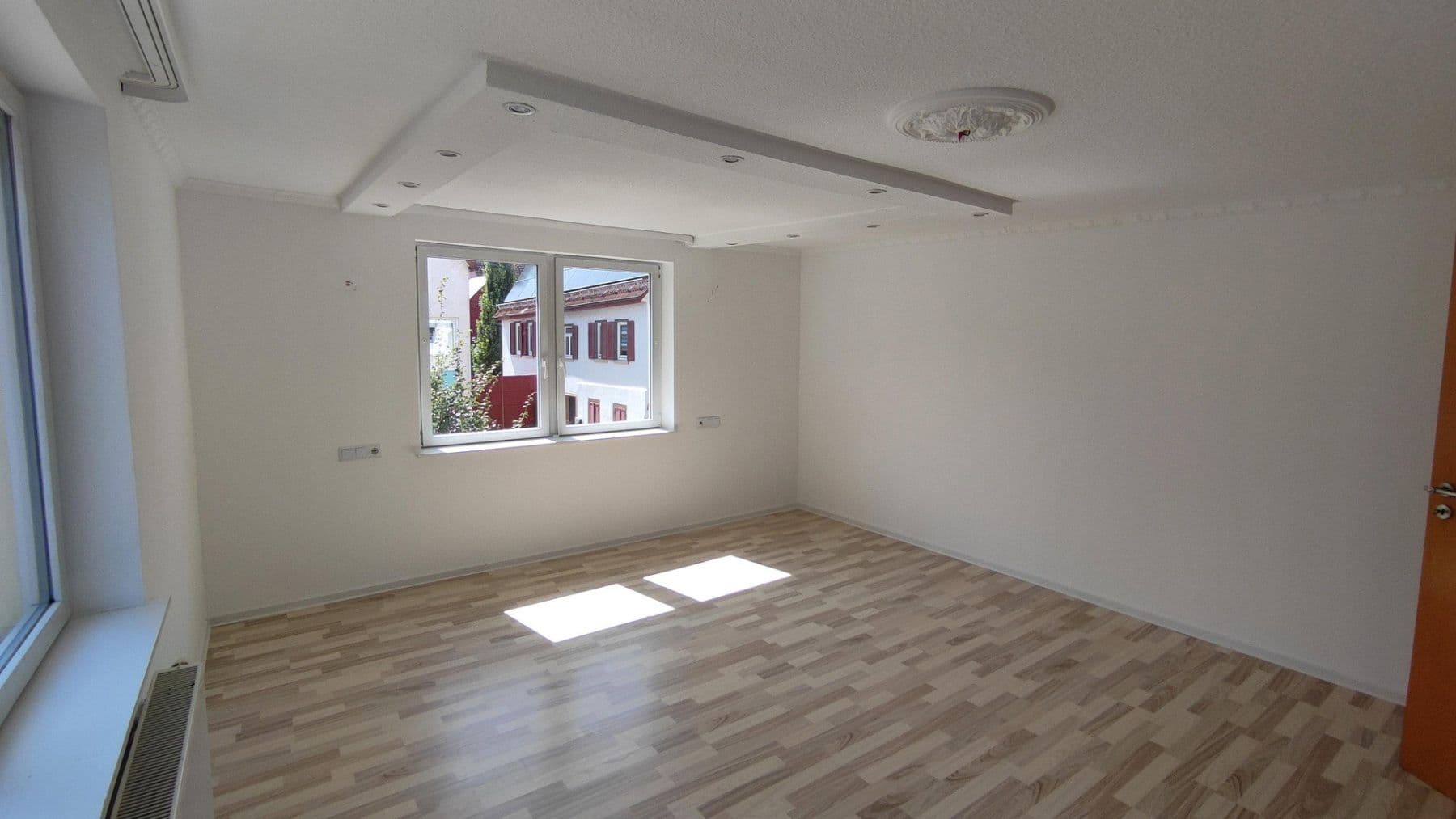 Pronájem bytu 3+1 94 m², Hauptstrasse 30, Pleidelsheim, Bádensko-Württembersko Pronájem bytu 3+1 94 m², Hauptstrasse 30, Pleidelsheim, Bádensko-Württembersko