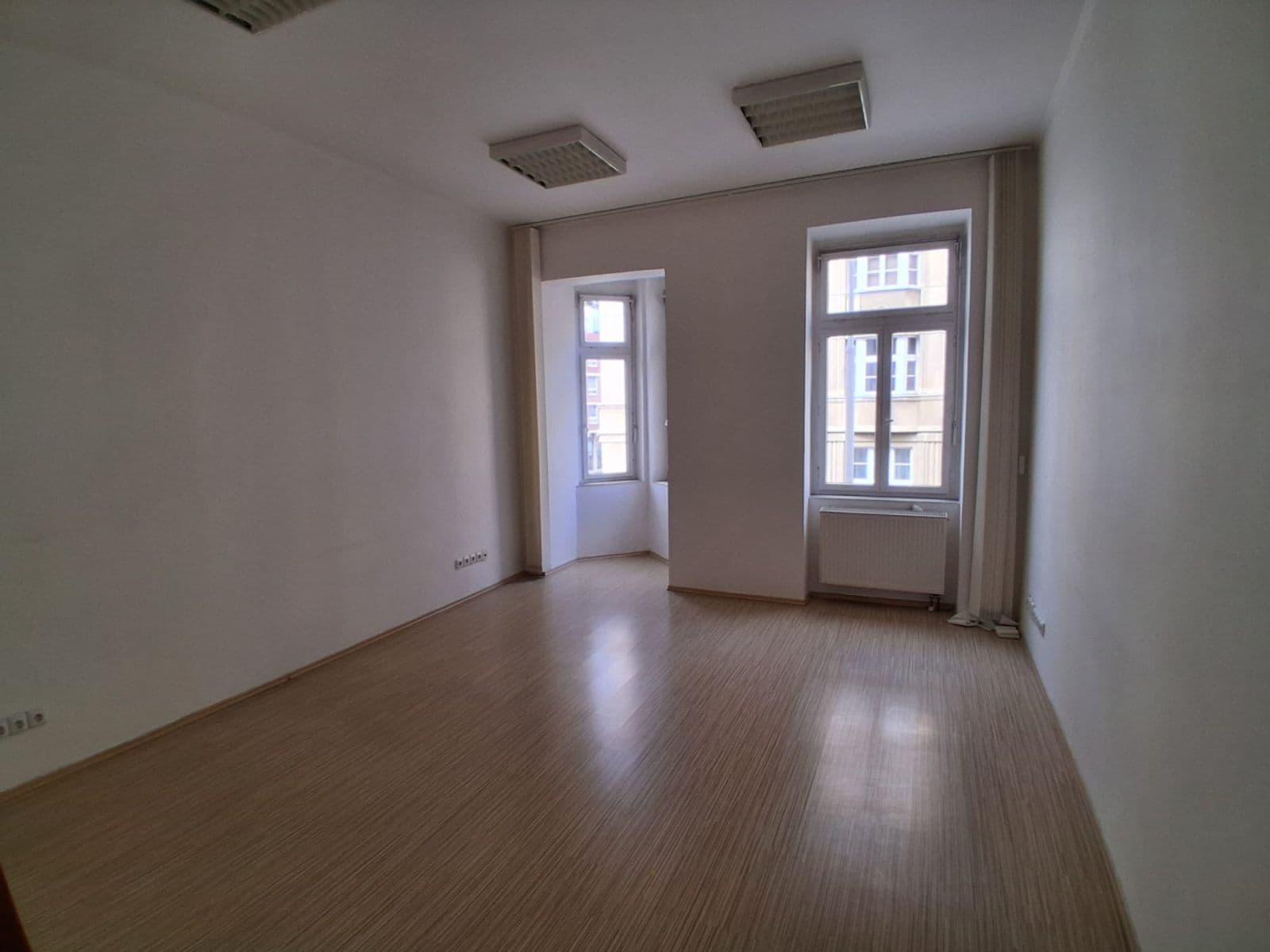 Pronájem kanceláře 100 m², Jeseniova, Praha, Praha Pronájem kanceláře 100 m², Jeseniova, Praha, Praha