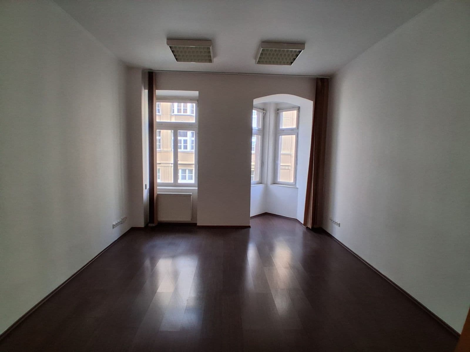Pronájem kanceláře 100 m², Jeseniova, Praha, Praha Pronájem kanceláře 100 m², Jeseniova, Praha, Praha