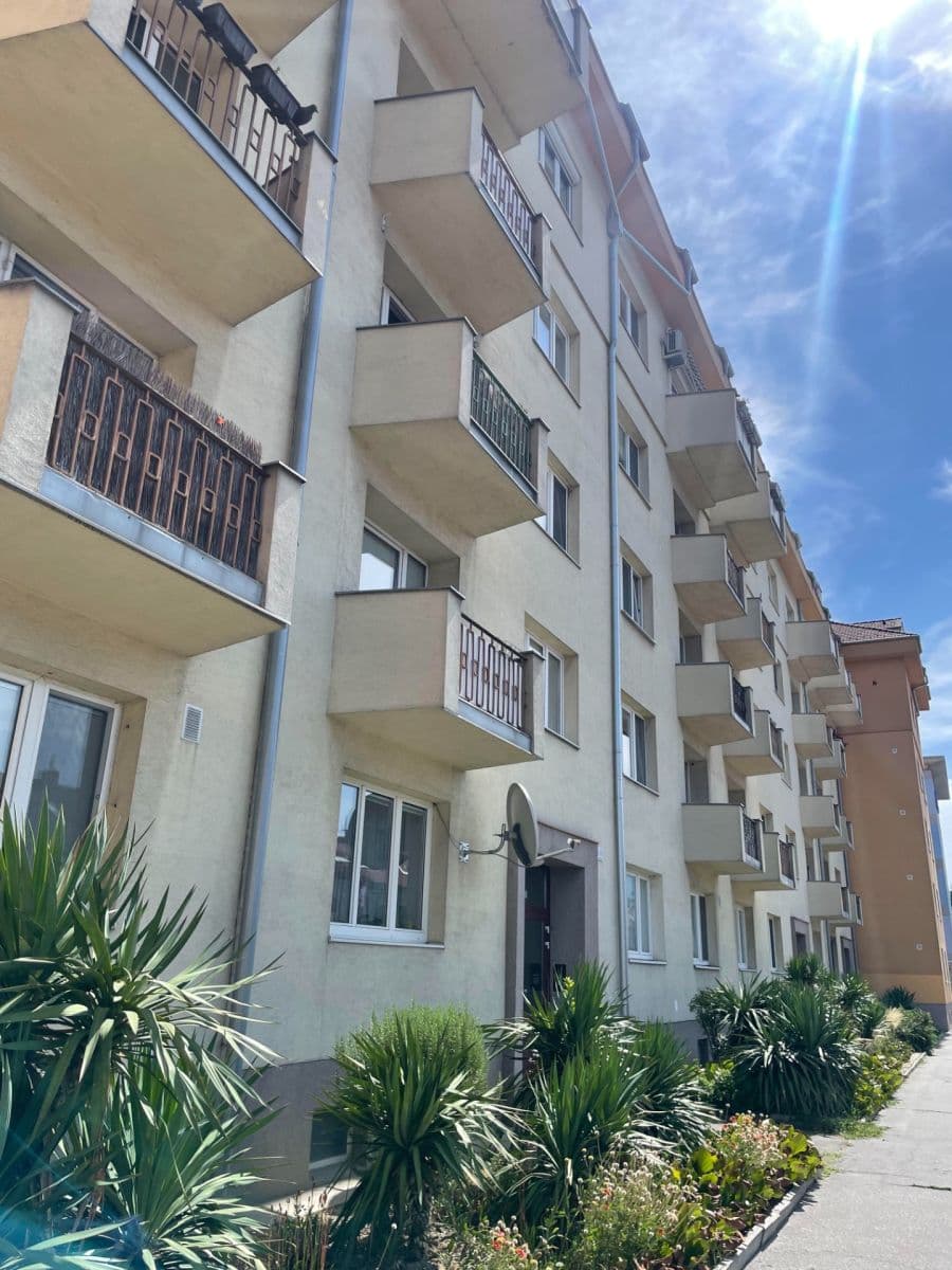 Pronájem bytu 2+1 56 m², Riazanská, Nové Mesto, Bratislavský kraj Pronájem bytu 2+1 56 m², Riazanská, Nové Mesto, Bratislavský kraj