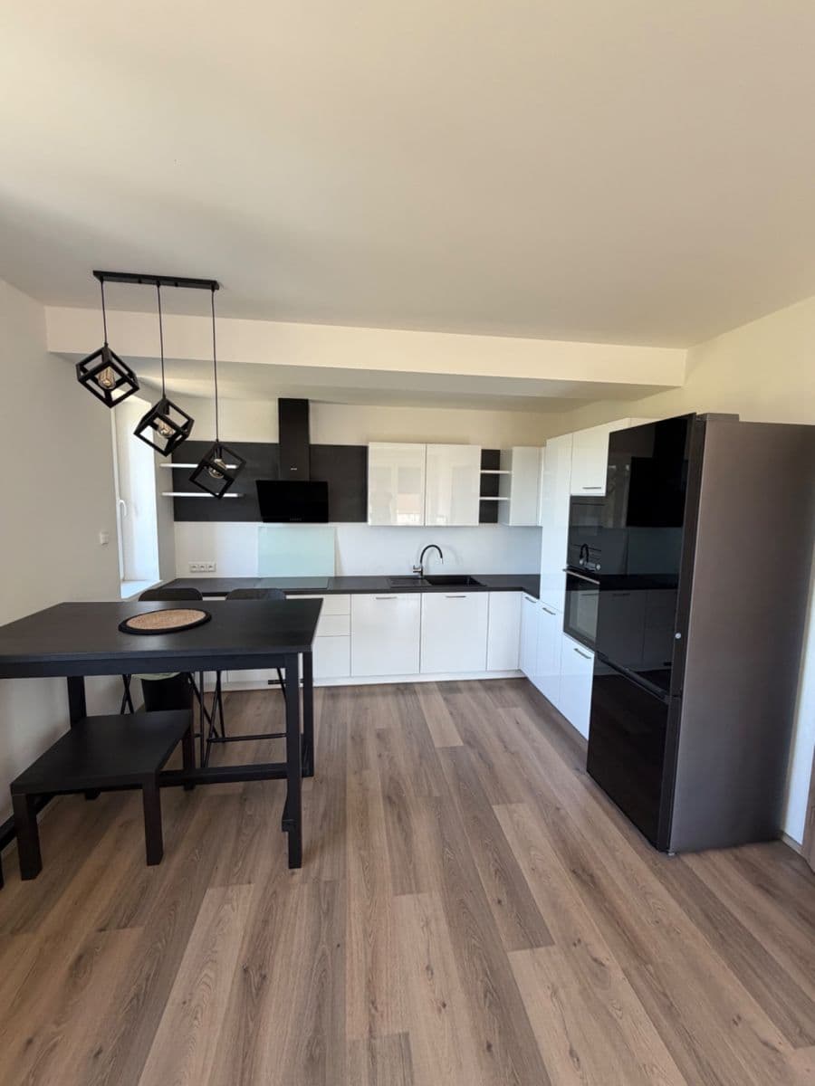 Pronájem bytu 2+kk 52 m², Zborovská, Jince, Středočeský kraj Pronájem bytu 2+kk 52 m², Zborovská, Jince, Středočeský kraj