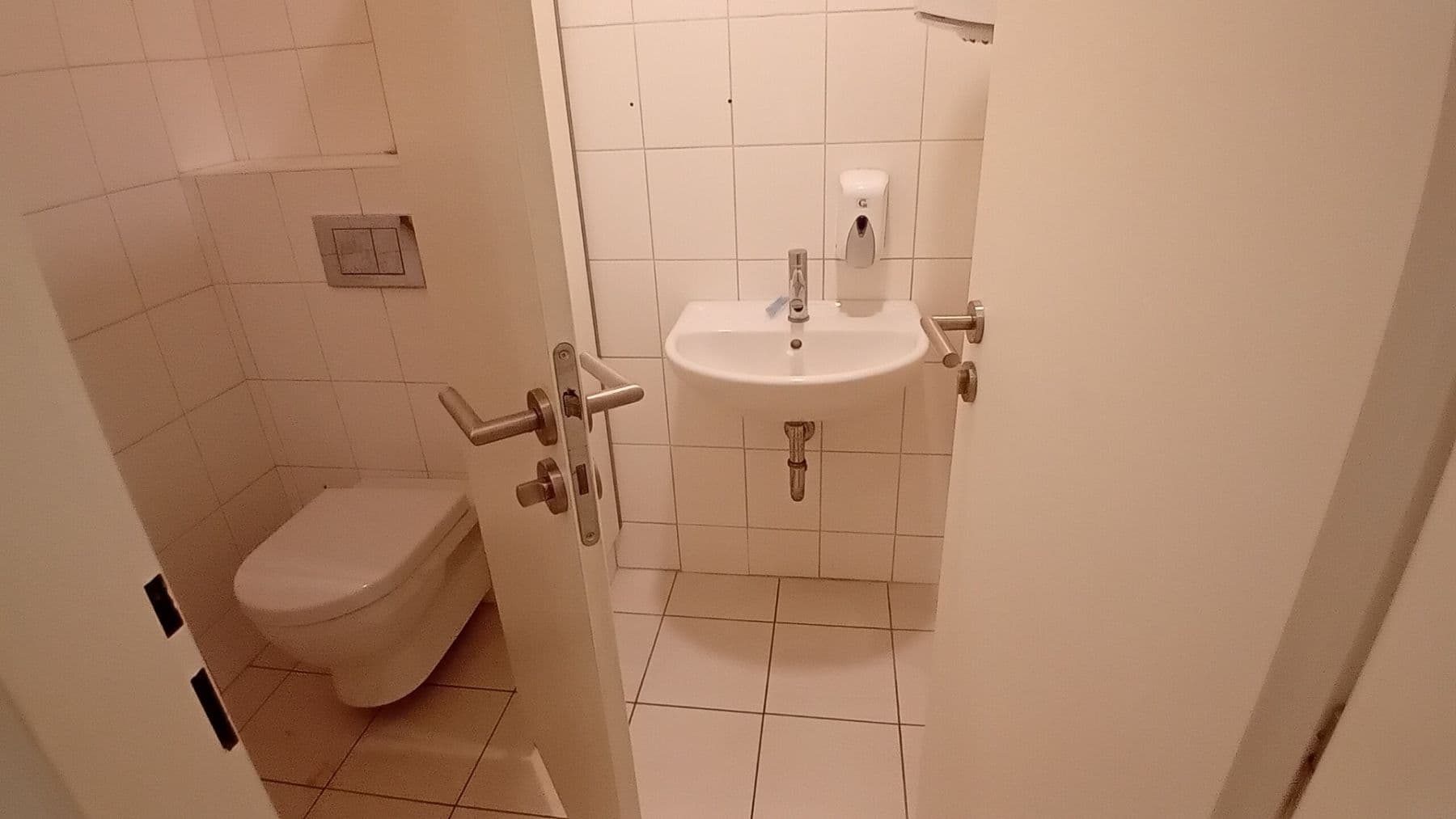 Pronájem nebytového prostoru 617 m², Roháčova, Praha, Praha Pronájem nebytového prostoru 617 m², Roháčova, Praha, Praha