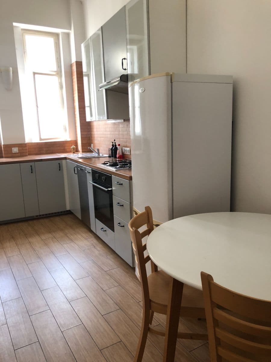 Pronájem bytu 2+1 80 m², Odborů, Praha, Praha Pronájem bytu 2+1 80 m², Odborů, Praha, Praha