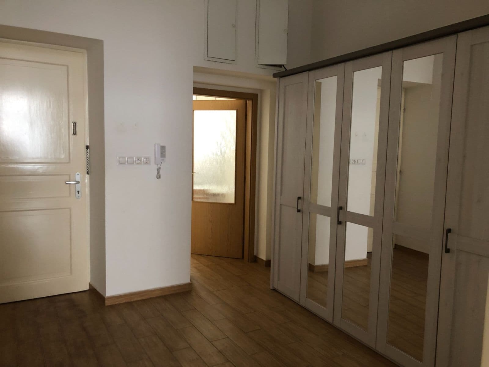 Pronájem bytu 2+1 80 m², Odborů, Praha, Praha Pronájem bytu 2+1 80 m², Odborů, Praha, Praha