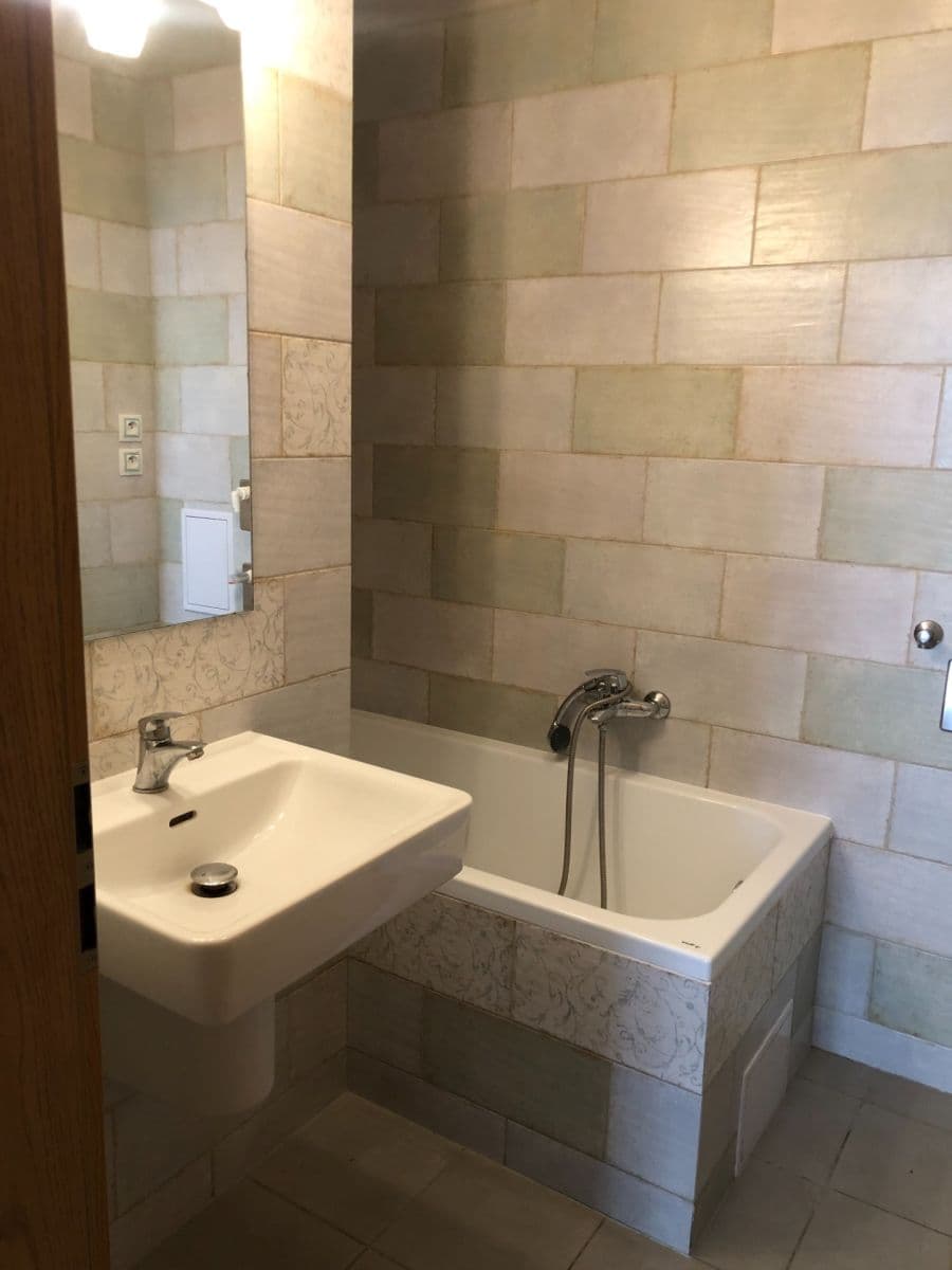 Pronájem bytu 2+1 80 m², Odborů, Praha, Praha Pronájem bytu 2+1 80 m², Odborů, Praha, Praha