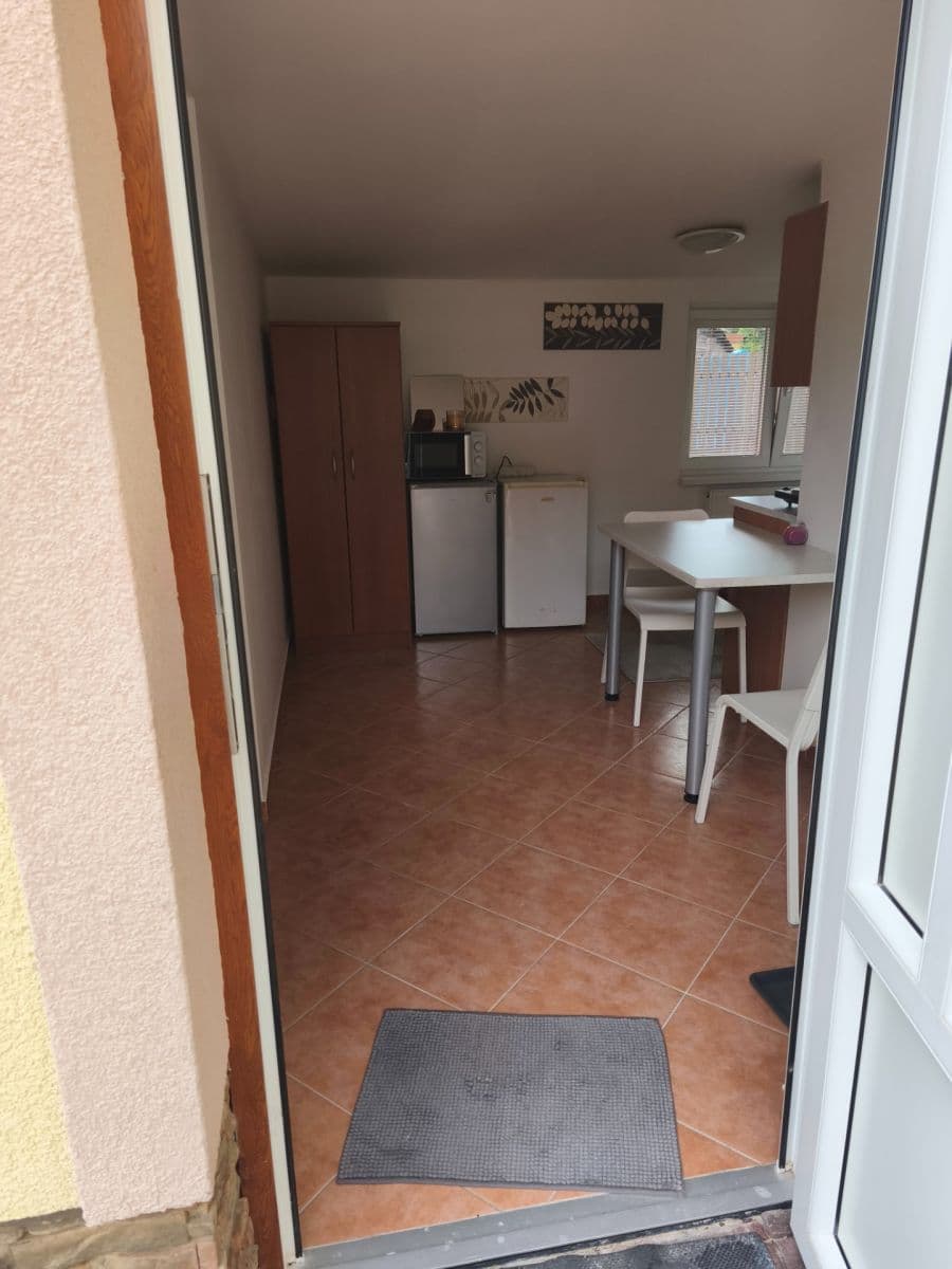 Pronájem bytu 2+kk 35 m², Dělnická, Dolní Břežany, Středočeský kraj Pronájem bytu 2+kk 35 m², Dělnická, Dolní Břežany, Středočeský kraj