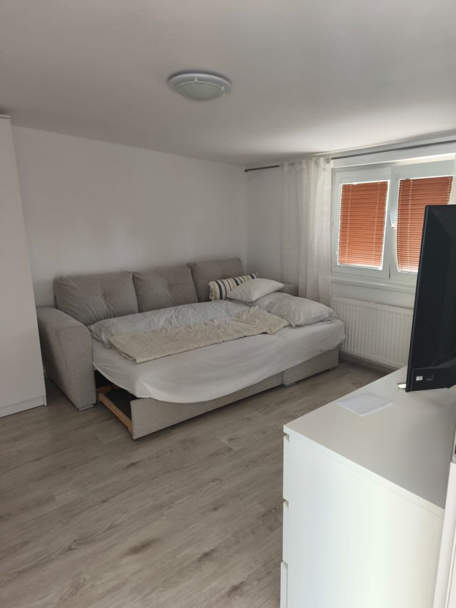 Pronájem bytu 2+kk 35 m², Dělnická, Dolní Břežany, Středočeský kraj Pronájem bytu 2+kk 35 m², Dělnická, Dolní Břežany, Středočeský kraj
