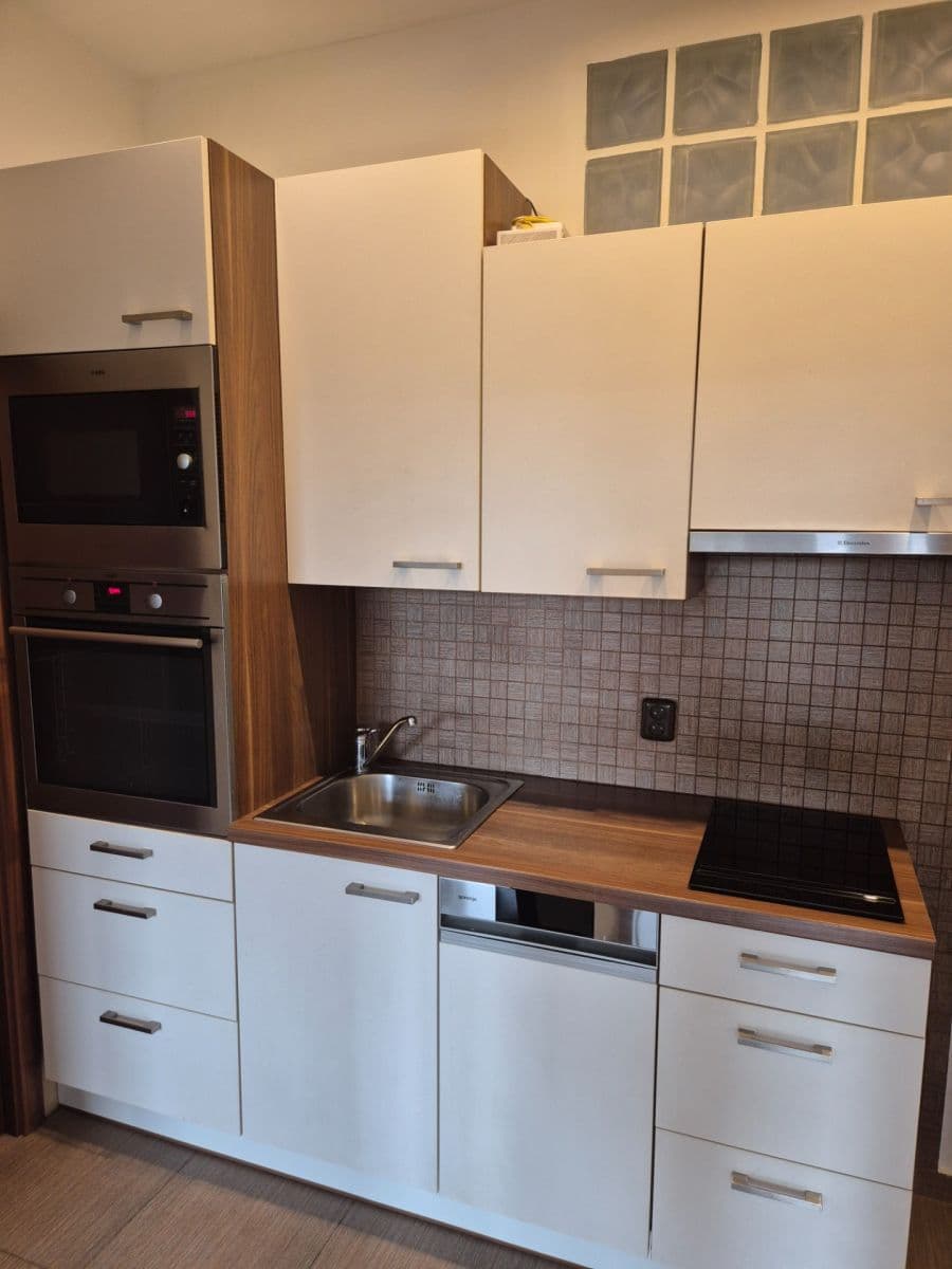 Prodej bytu 2+kk 45 m², Ruská, Praha, Praha Prodej bytu 2+kk 45 m², Ruská, Praha, Praha