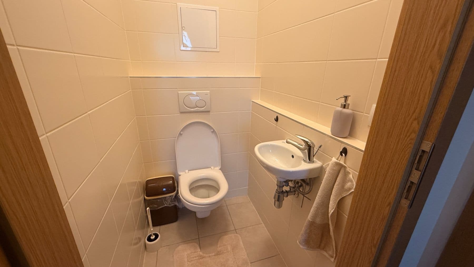 Pronájem bytu 2+kk 65 m², K Červenému vrchu, Praha, Praha Pronájem bytu 2+kk 65 m², K Červenému vrchu, Praha, Praha