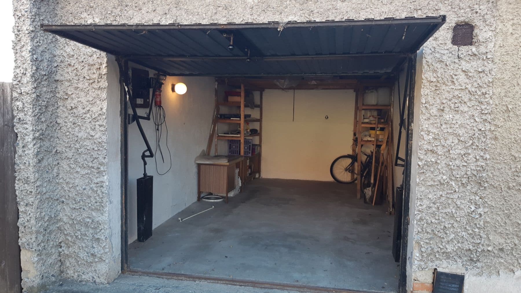 Pronájem garáže 16 m², Buzulucká, Olomouc, Olomoucký kraj Pronájem garáže 16 m², Buzulucká, Olomouc, Olomoucký kraj