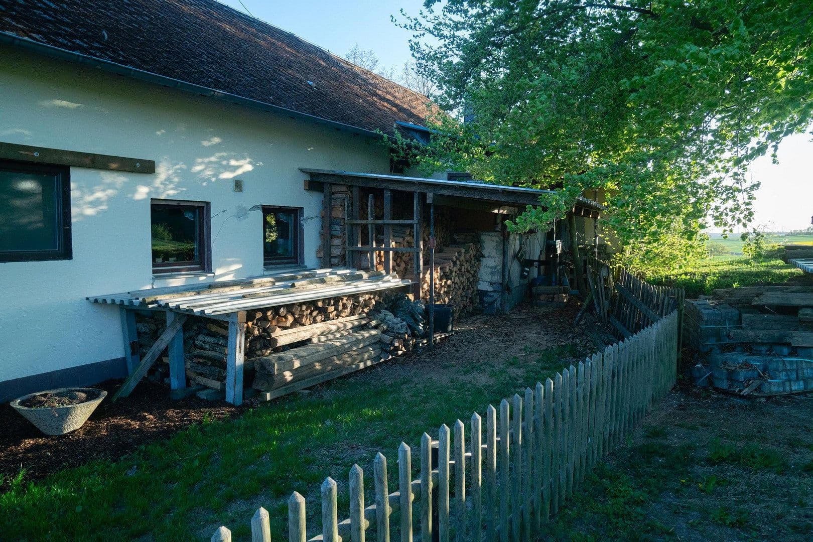 Prodej domu 131 m², pozemek 14.446 m², Rheinböllen, Porýní-Falc Prodej domu 131 m², pozemek 14.446 m², Rheinböllen, Porýní-Falc