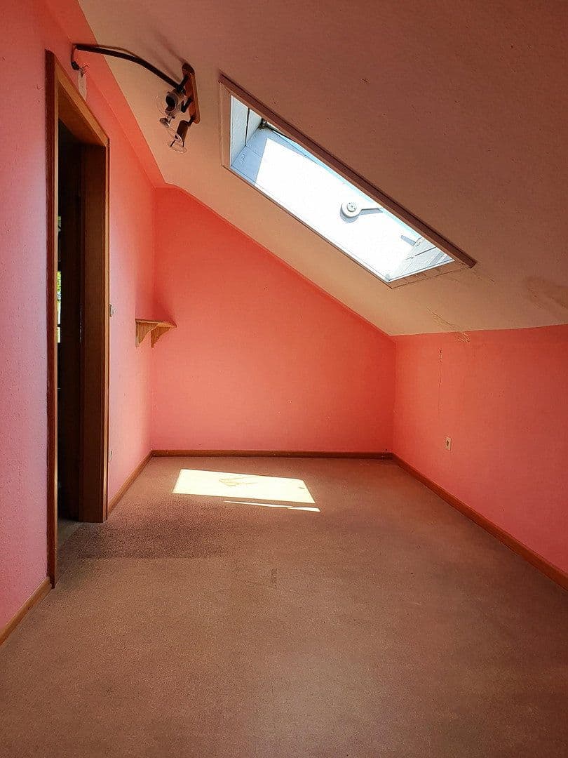 Prodej domu 131 m², pozemek 14.446 m², Rheinböllen, Porýní-Falc Prodej domu 131 m², pozemek 14.446 m², Rheinböllen, Porýní-Falc