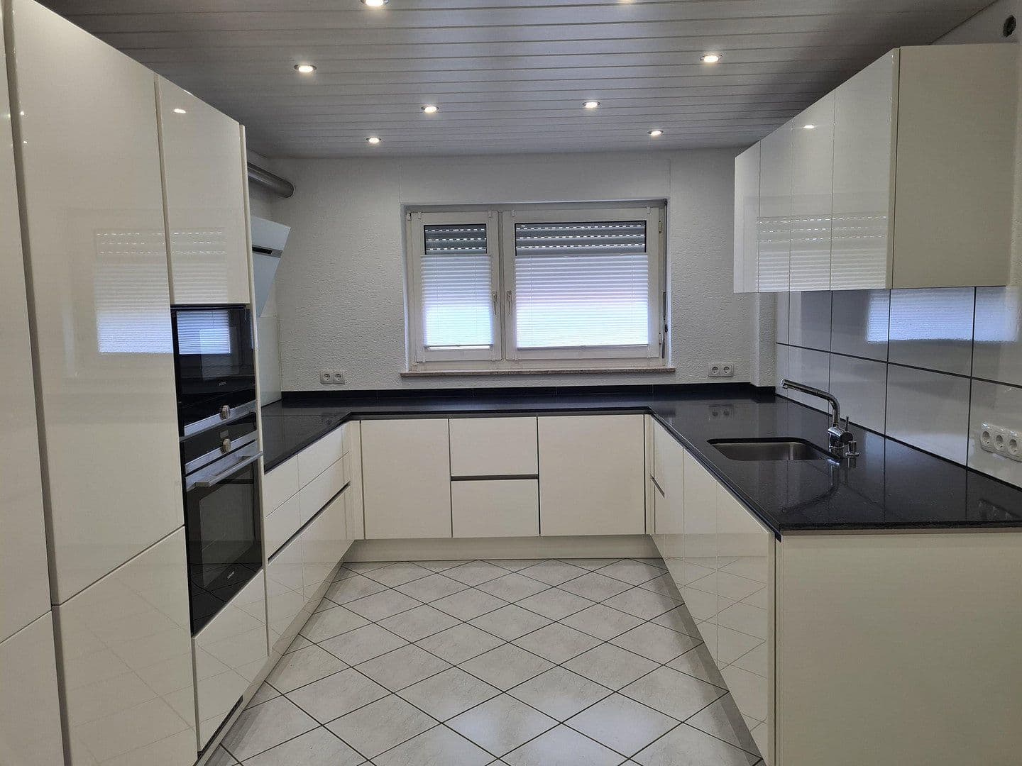 Pronájem bytu 4+1 114 m², Fellbach, Bádensko-Württembersko Pronájem bytu 4+1 114 m², Fellbach, Bádensko-Württembersko