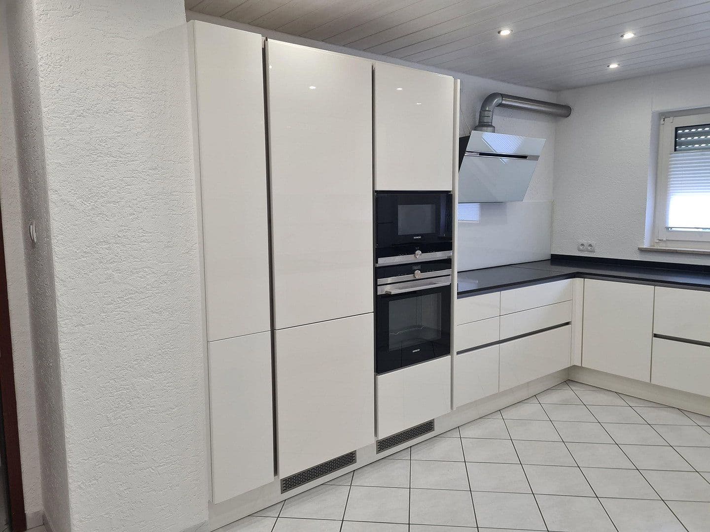 Pronájem bytu 4+1 114 m², Fellbach, Bádensko-Württembersko Pronájem bytu 4+1 114 m², Fellbach, Bádensko-Württembersko
