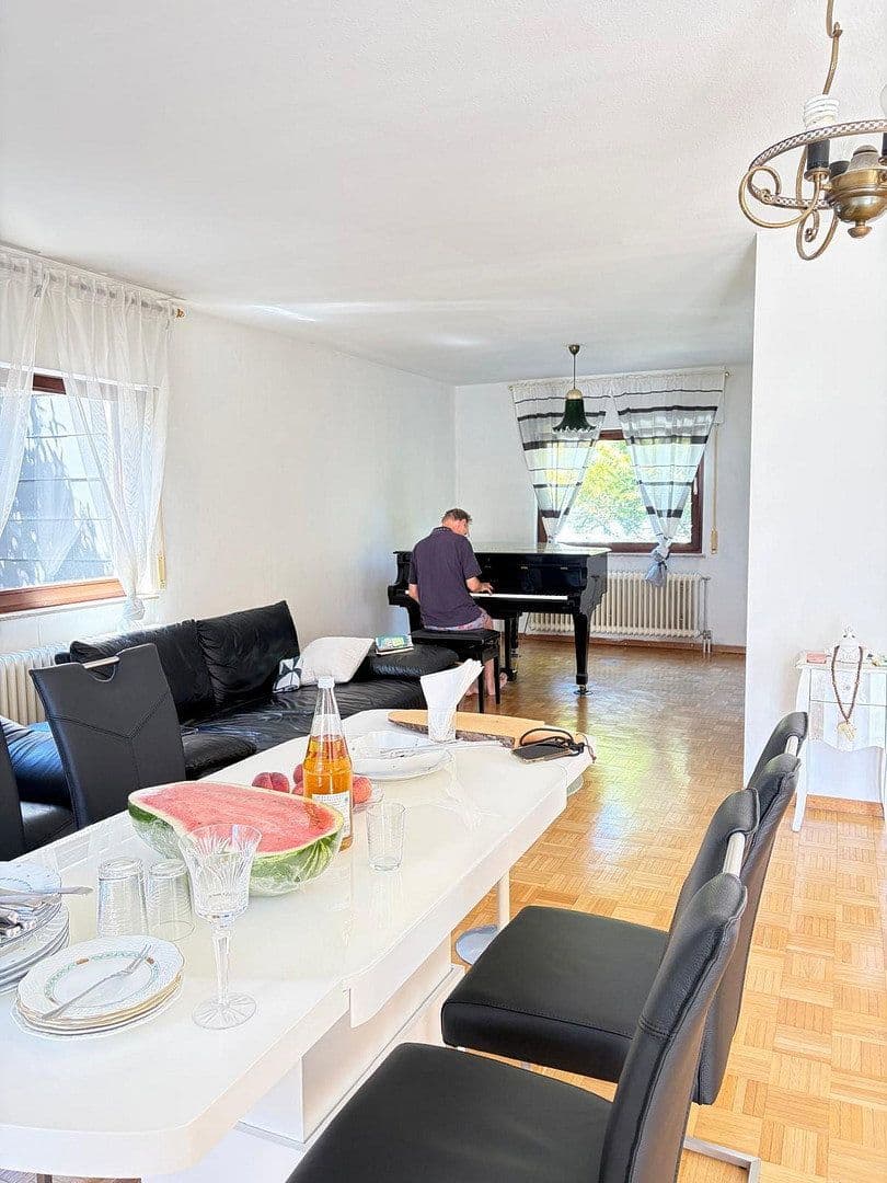 Prodej domu 242 m², pozemek 551 m², Im Seidenbåumle 4, Leutenbach, Bádensko-Württembersko Prodej domu 242 m², pozemek 551 m², Im Seidenbåumle 4, Leutenbach, Bádensko-Württembersko