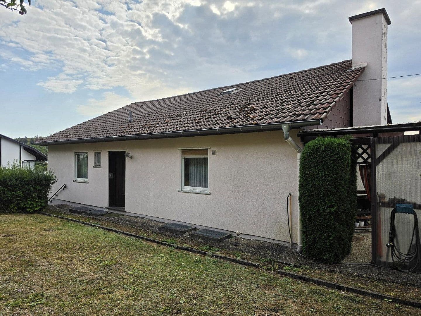 Prodej domu 140 m², pozemek 1.000 m², Dr.-Hermann-Bizer-Str. 22, Albstadt, Bádensko-Württembersko Prodej domu 140 m², pozemek 1.000 m², Dr.-Hermann-Bizer-Str. 22, Albstadt, Bádensko-Württembersko