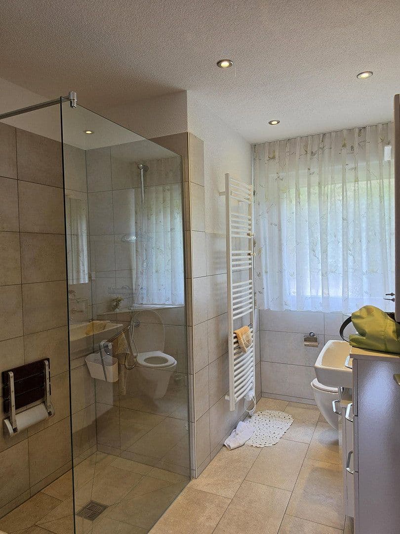 Prodej domu 140 m², pozemek 1.000 m², Dr.-Hermann-Bizer-Str. 22, Albstadt, Bádensko-Württembersko Prodej domu 140 m², pozemek 1.000 m², Dr.-Hermann-Bizer-Str. 22, Albstadt, Bádensko-Württembersko