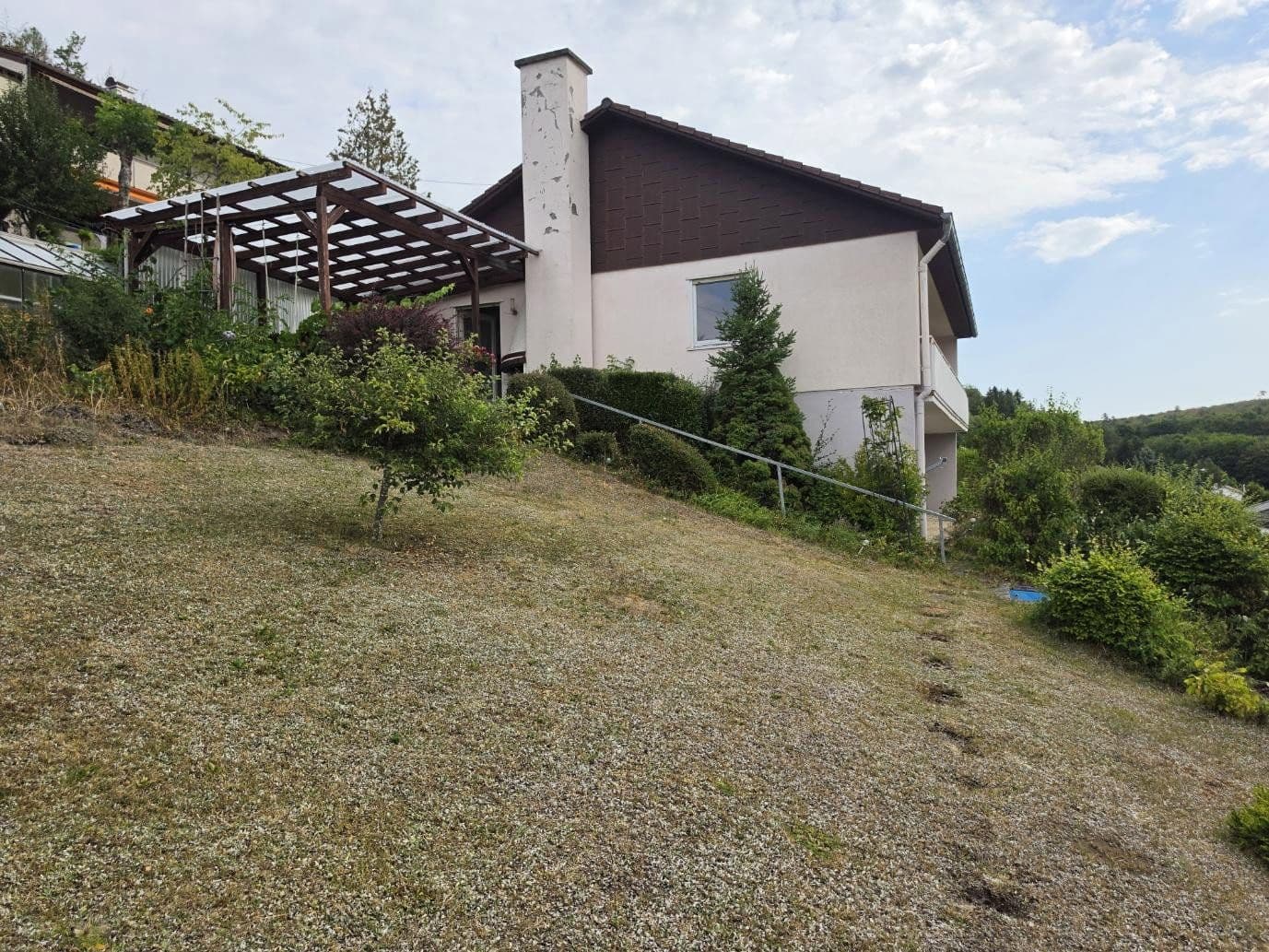 Prodej domu 140 m², pozemek 1.000 m², Dr.-Hermann-Bizer-Str. 22, Albstadt, Bádensko-Württembersko Prodej domu 140 m², pozemek 1.000 m², Dr.-Hermann-Bizer-Str. 22, Albstadt, Bádensko-Württembersko