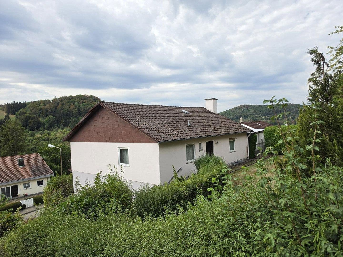 Prodej domu 140 m², pozemek 1.000 m², Dr.-Hermann-Bizer-Str. 22, Albstadt, Bádensko-Württembersko Prodej domu 140 m², pozemek 1.000 m², Dr.-Hermann-Bizer-Str. 22, Albstadt, Bádensko-Württembersko
