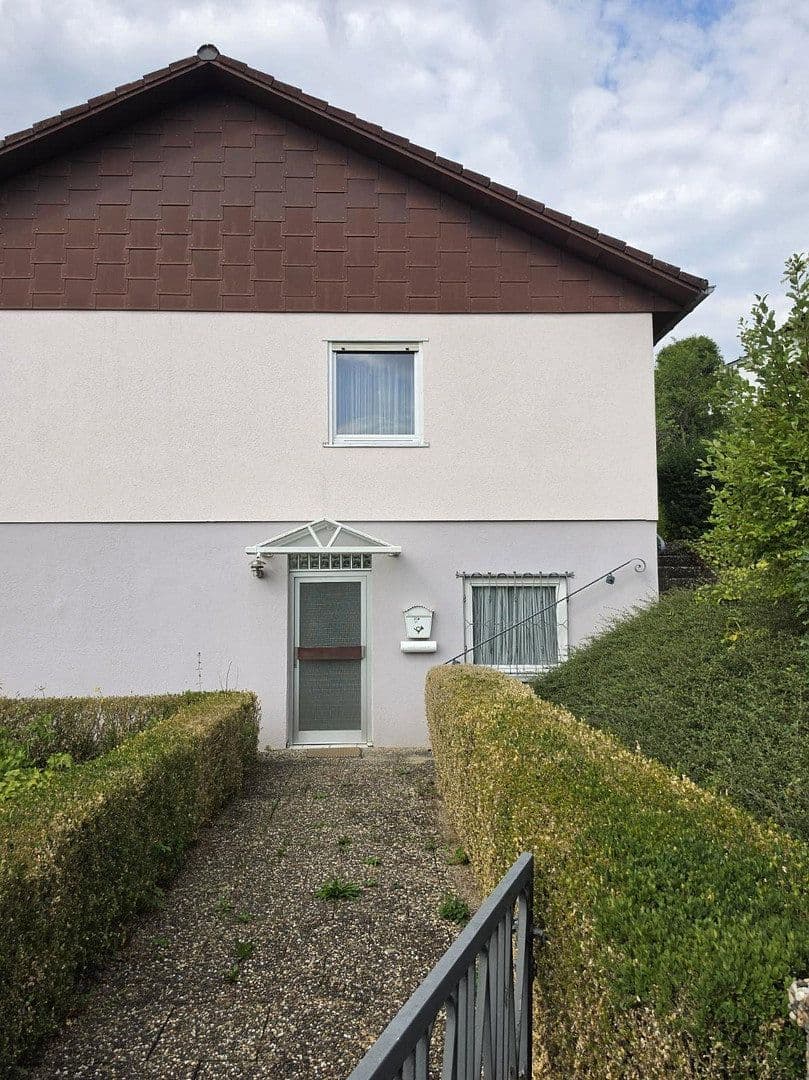 Prodej domu 140 m², pozemek 1.000 m², Dr.-Hermann-Bizer-Str. 22, Albstadt, Bádensko-Württembersko Prodej domu 140 m², pozemek 1.000 m², Dr.-Hermann-Bizer-Str. 22, Albstadt, Bádensko-Württembersko