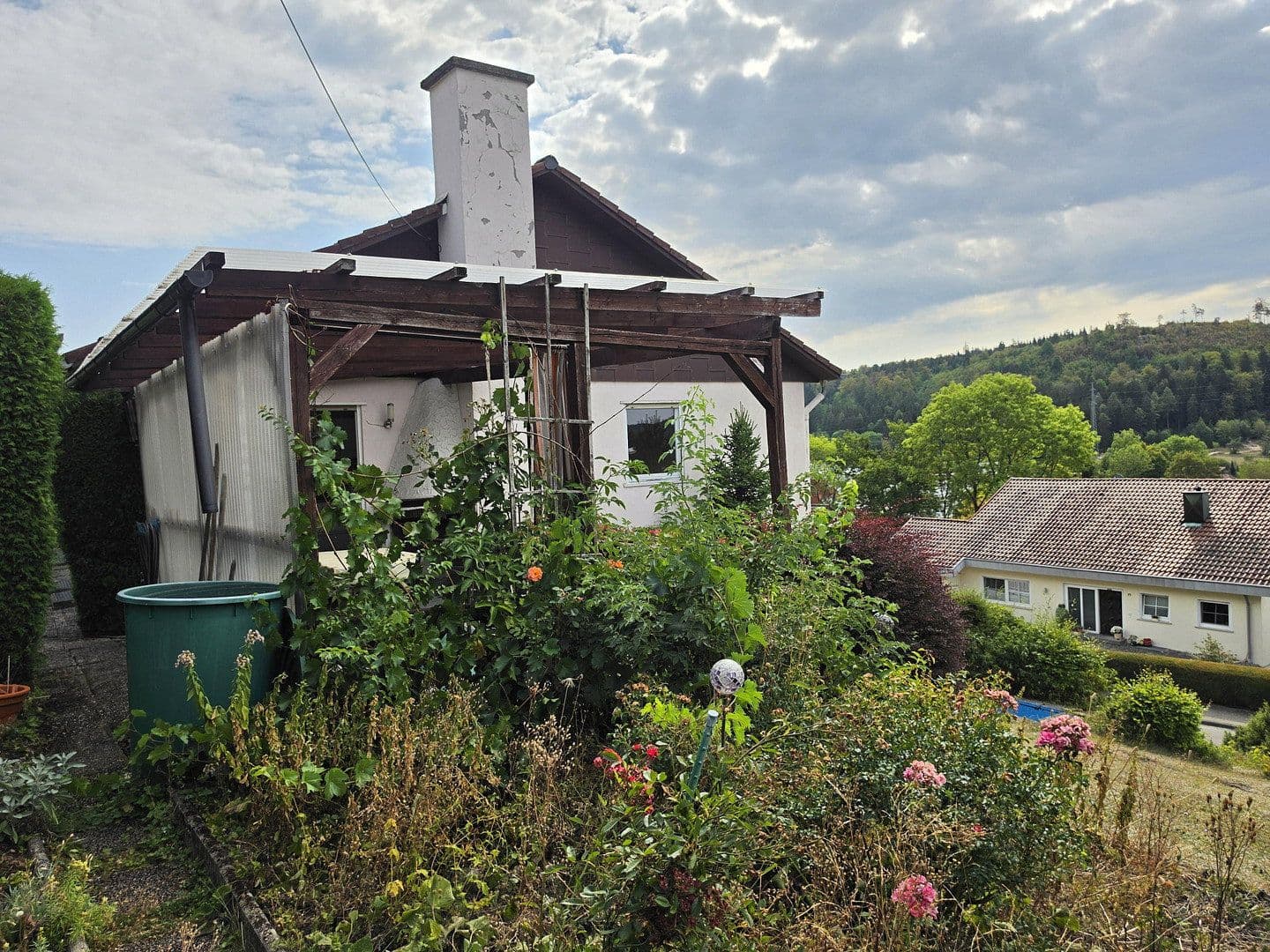 Prodej domu 140 m², pozemek 1.000 m², Dr.-Hermann-Bizer-Str. 22, Albstadt, Bádensko-Württembersko Prodej domu 140 m², pozemek 1.000 m², Dr.-Hermann-Bizer-Str. 22, Albstadt, Bádensko-Württembersko