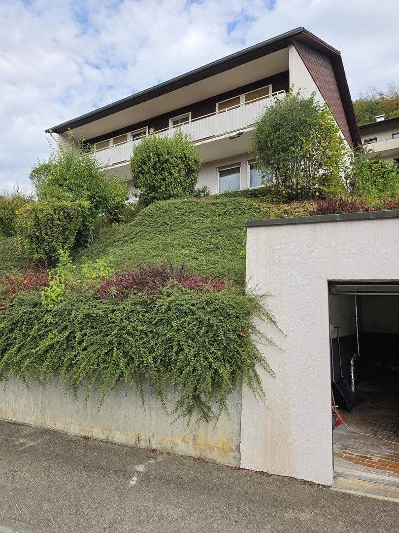 Prodej domu 140 m², pozemek 1.000 m², Dr.-Hermann-Bizer-Str. 22, Albstadt, Bádensko-Württembersko Prodej domu 140 m², pozemek 1.000 m², Dr.-Hermann-Bizer-Str. 22, Albstadt, Bádensko-Württembersko