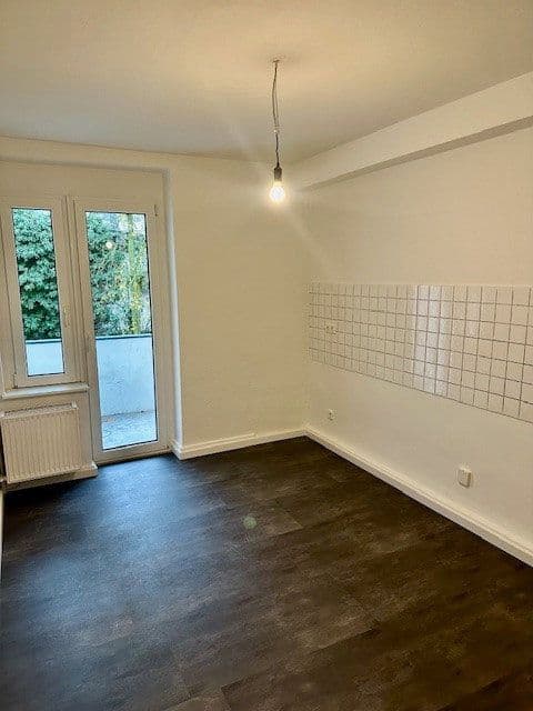 Pronájem bytu 1+1 44 m², Burghofstr. 54, Düsseldorf, Severní Porýní-Vestfálsko Pronájem bytu 1+1 44 m², Burghofstr. 54, Düsseldorf, Severní Porýní-Vestfálsko