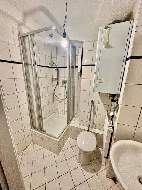 Pronájem bytu 1+1 44 m², Burghofstr. 54, Düsseldorf, Severní Porýní-Vestfálsko Pronájem bytu 1+1 44 m², Burghofstr. 54, Düsseldorf, Severní Porýní-Vestfálsko