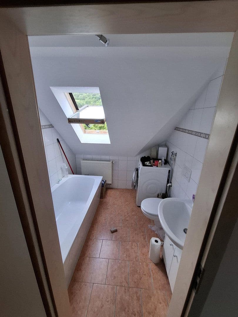 Pronájem bytu 2+1 35 m², Prüssingstraße 17, Jena, Durynsko Pronájem bytu 2+1 35 m², Prüssingstraße 17, Jena, Durynsko