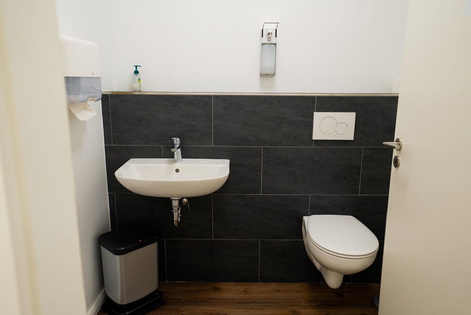 Pronájem kanceláře 302 m², Haverkamp 8+12, Selent, Šlesvicko-Holštýnsko Pronájem kanceláře 302 m², Haverkamp 8+12, Selent, Šlesvicko-Holštýnsko