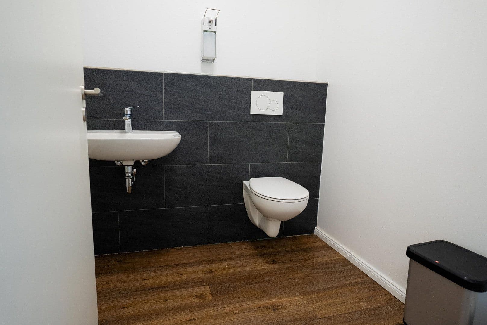 Pronájem kanceláře 302 m², Haverkamp 8+12, Selent, Šlesvicko-Holštýnsko Pronájem kanceláře 302 m², Haverkamp 8+12, Selent, Šlesvicko-Holštýnsko