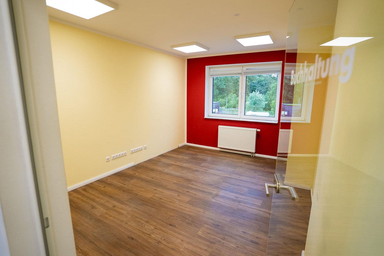 Pronájem kanceláře 302 m², Haverkamp 8+12, Selent, Šlesvicko-Holštýnsko Pronájem kanceláře 302 m², Haverkamp 8+12, Selent, Šlesvicko-Holštýnsko