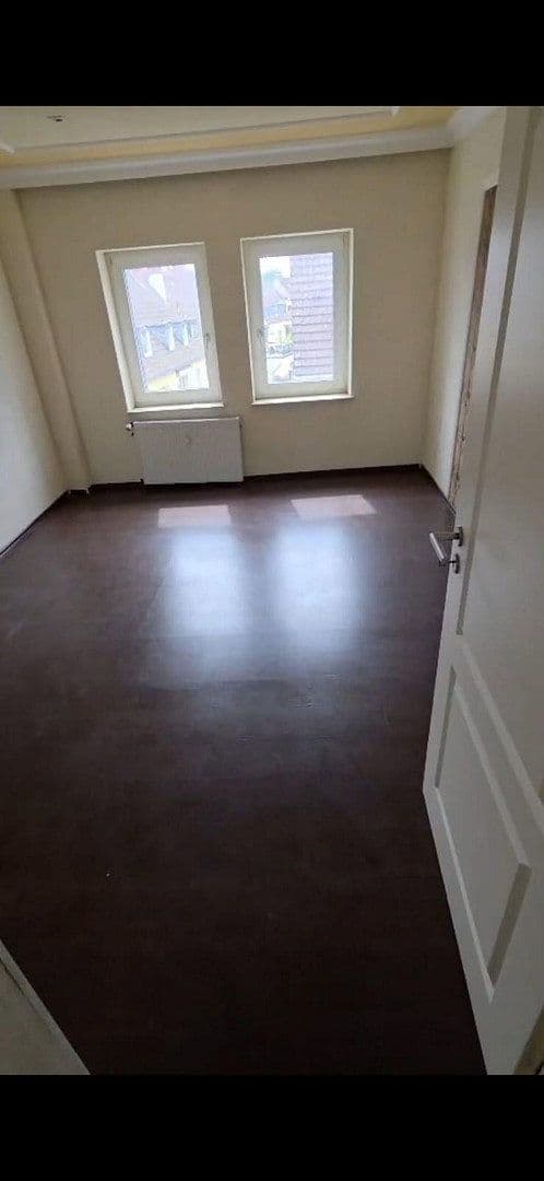 Pronájem bytu 2+1 61 m², Karolingerstr. 7, Duisburg, Severní Porýní-Vestfálsko Pronájem bytu 2+1 61 m², Karolingerstr. 7, Duisburg, Severní Porýní-Vestfálsko
