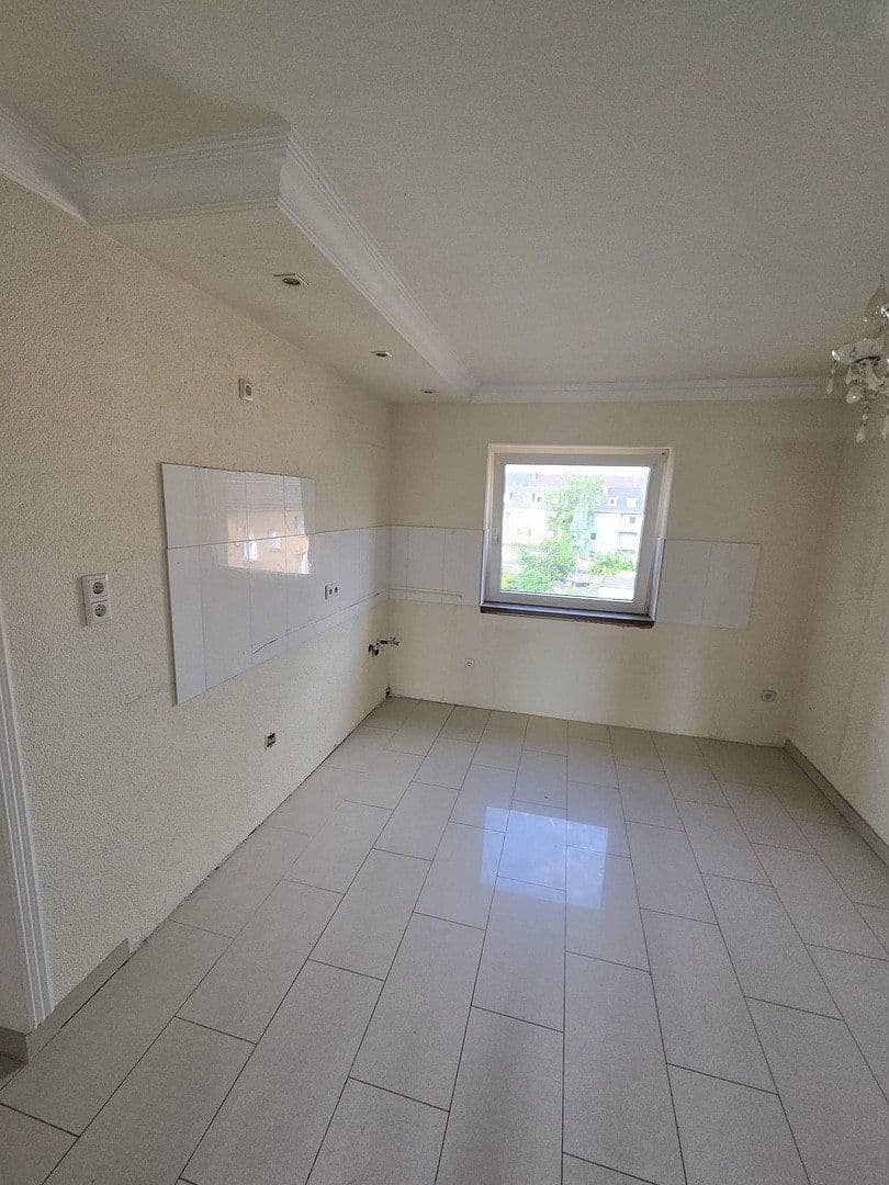 Pronájem bytu 2+1 61 m², Karolingerstr. 7, Duisburg, Severní Porýní-Vestfálsko Pronájem bytu 2+1 61 m², Karolingerstr. 7, Duisburg, Severní Porýní-Vestfálsko