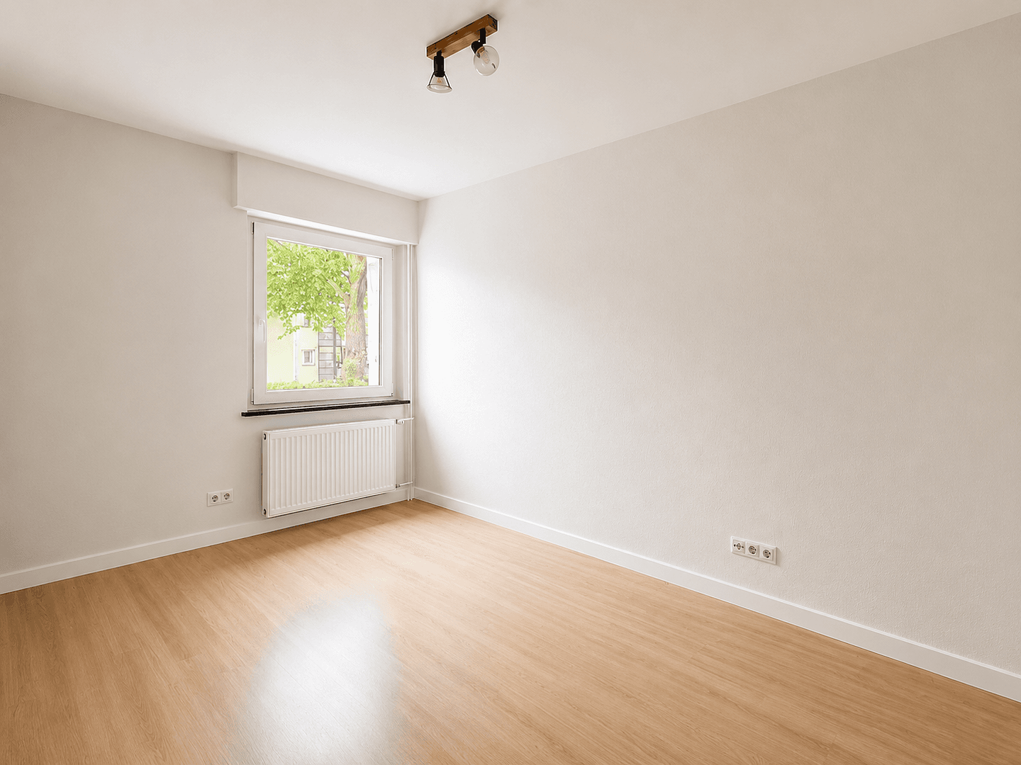 Pronájem bytu 4+1 85 m², Max-Planck-Straße, Frankfurt Nieder-Eschbach, Hessen Pronájem bytu 4+1 85 m², Max-Planck-Straße, Frankfurt Nieder-Eschbach, Hessen