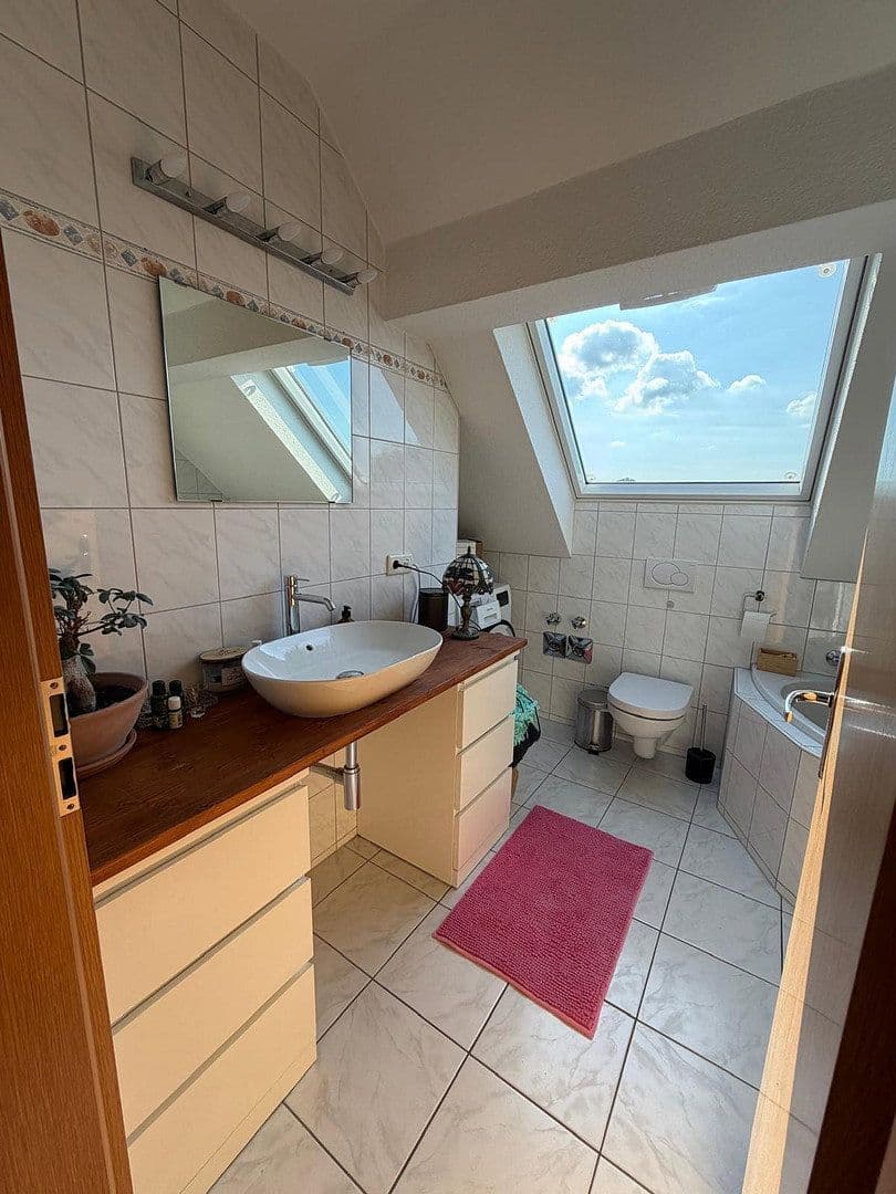 Pronájem bytu 2+1 95 m², Grünestraße 28, Wermelskirchen, Severní Porýní-Vestfálsko Pronájem bytu 2+1 95 m², Grünestraße 28, Wermelskirchen, Severní Porýní-Vestfálsko