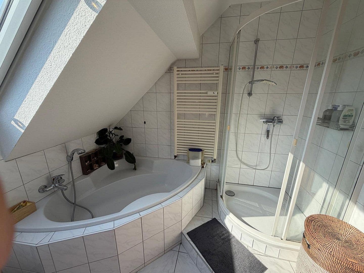 Pronájem bytu 2+1 95 m², Grünestraße 28, Wermelskirchen, Severní Porýní-Vestfálsko Pronájem bytu 2+1 95 m², Grünestraße 28, Wermelskirchen, Severní Porýní-Vestfálsko