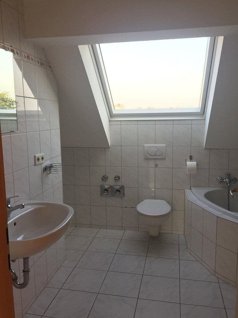 Pronájem bytu 2+1 95 m², Grünestraße 28, Wermelskirchen, Severní Porýní-Vestfálsko Pronájem bytu 2+1 95 m², Grünestraße 28, Wermelskirchen, Severní Porýní-Vestfálsko